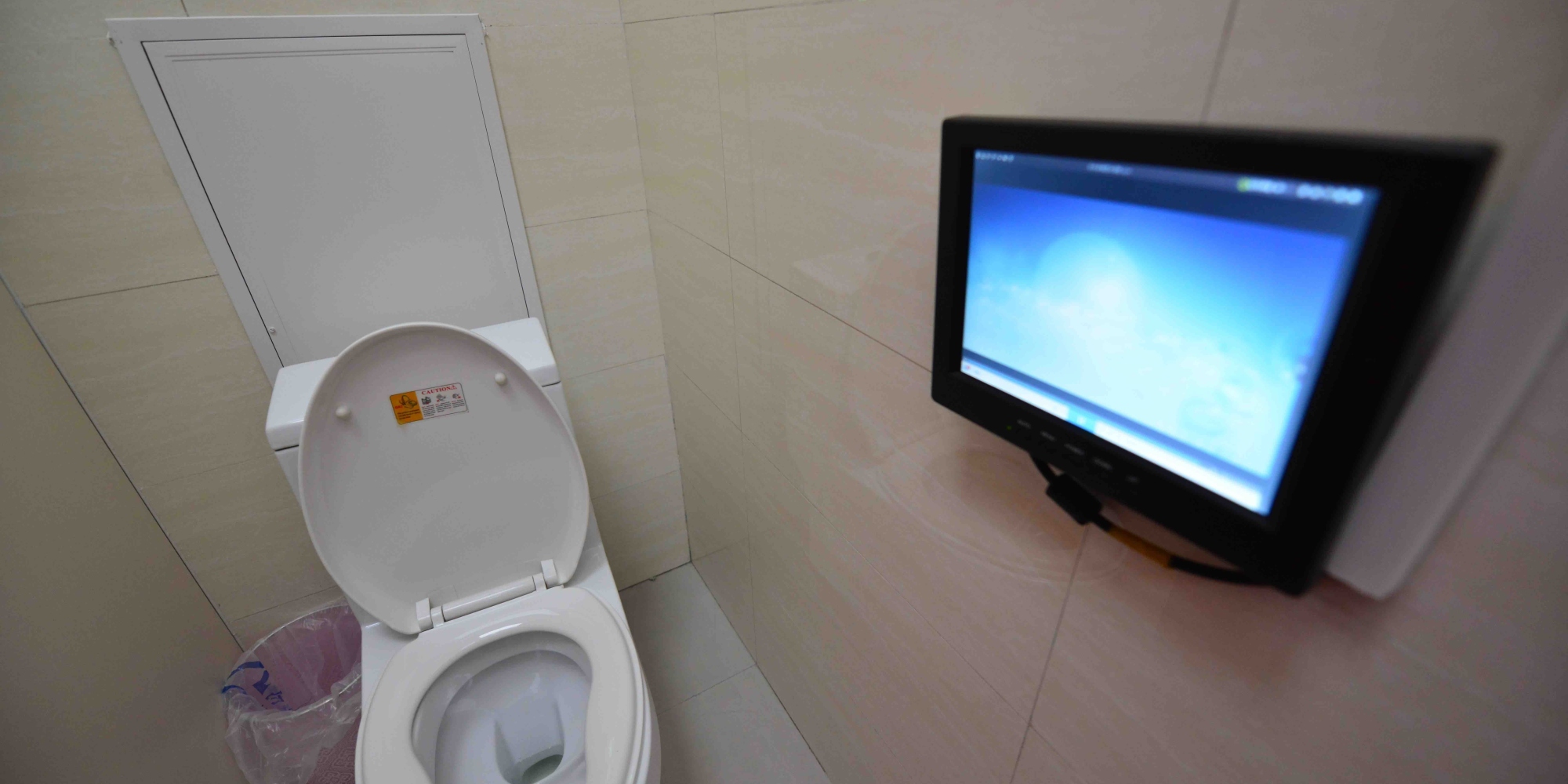 علماء يبتكرون مراحيض تحوّل الفضلات إلى كهرباء تضيء البيوت!