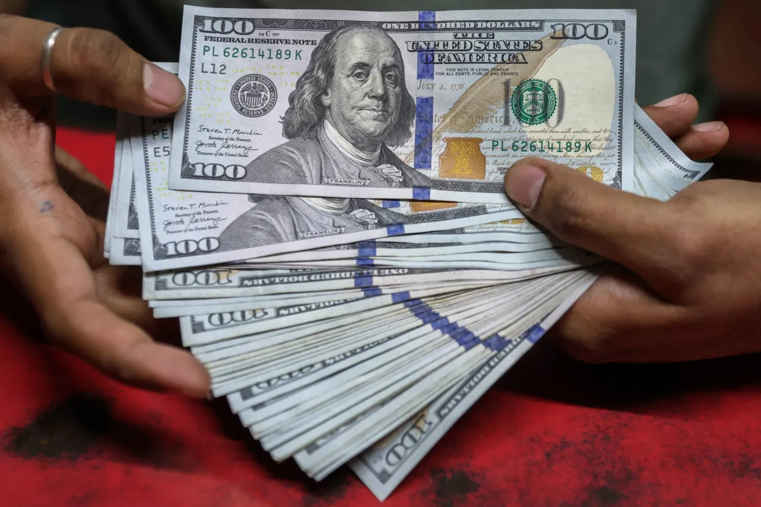 سعر الدولار اليوم