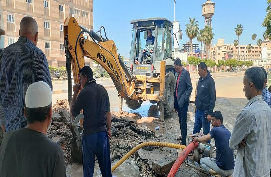 إصلاح خط مياه شرب بقرية الفقهاء