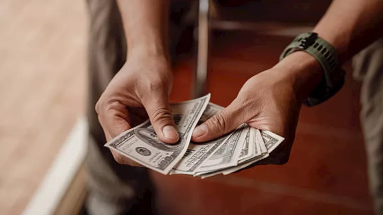 سعر الدولار اليوم
